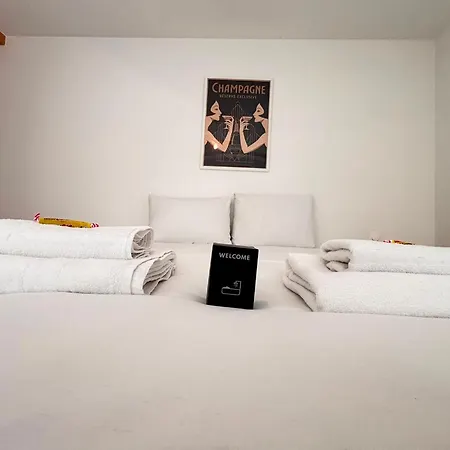 Verzea, Veuve Clicquot T2 Avec Terrasse A